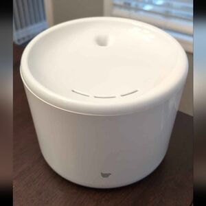 White Instachew Pet Water Fountain